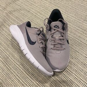 Nike Women’s Flex Experience Run II Next  Gray Size 10 DD9283-500 Running Shoes